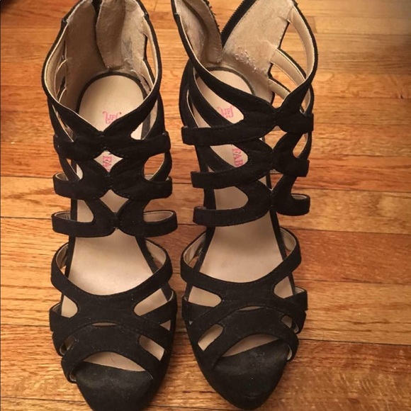 Black heels - Picture 2 of 2